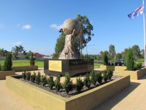 statue